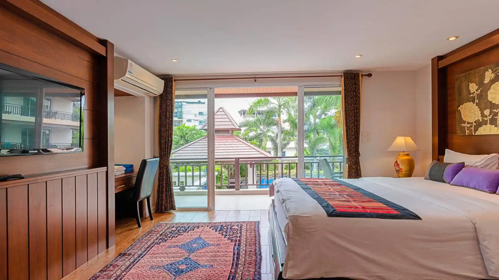 Large, 2-bedroom, condo, Jomtien, for sale, exclusive, beach