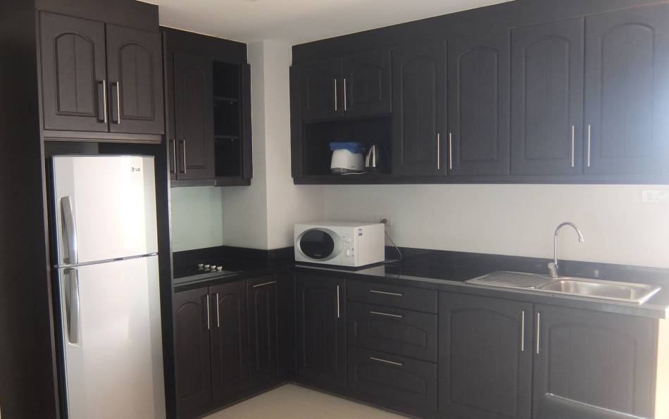 Good-sized, 2-bedroom, condo, for sale, Jomtien, beach