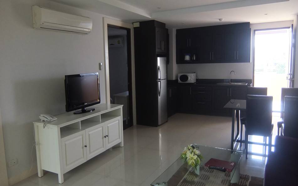 Good-sized, 2-bedroom, condo, for sale, Jomtien, beach