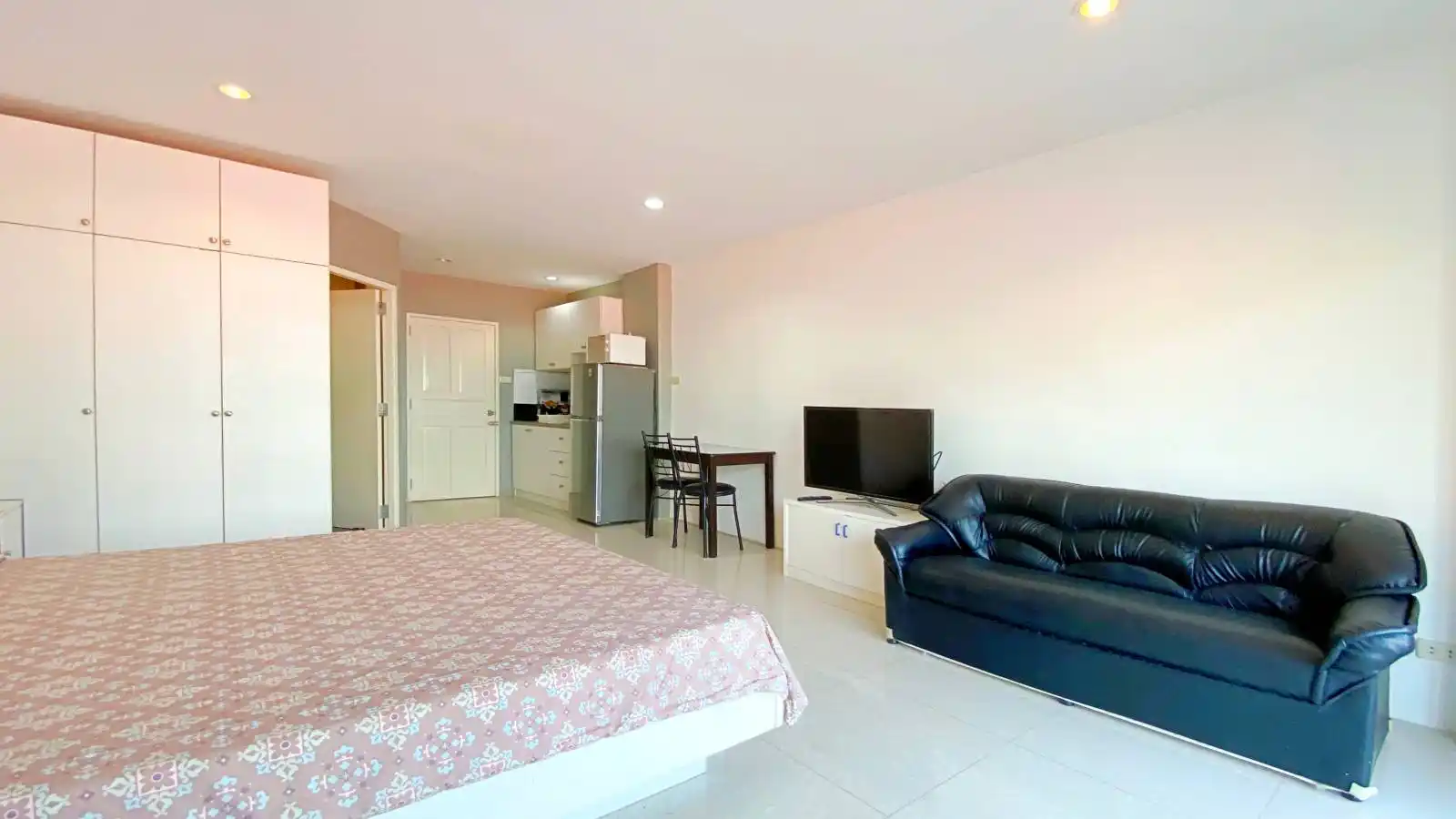 Bargain, studio, for rent, Pratumnak Hill, Jomtien Hills