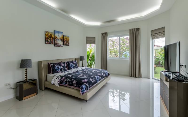 5-bedroom, house, Mabprachan Lake, East Pattaya, sitting tenant, swimming pool