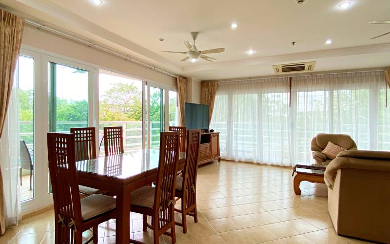 2-bedroom, large, condo, for rent, View Talay 5C, Jomtien Beach, corner unit