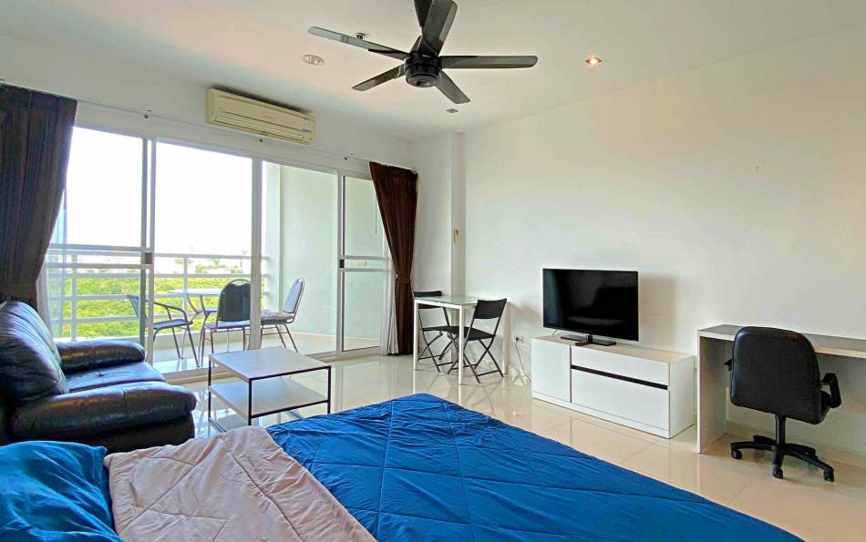 Large, studio unit, for rent, View Talay 5D, Jomtien, Thappraya, Beach