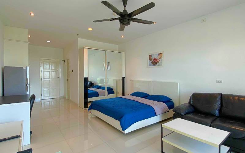Large, studio unit, for rent, View Talay 5D, Jomtien, Thappraya, Beach