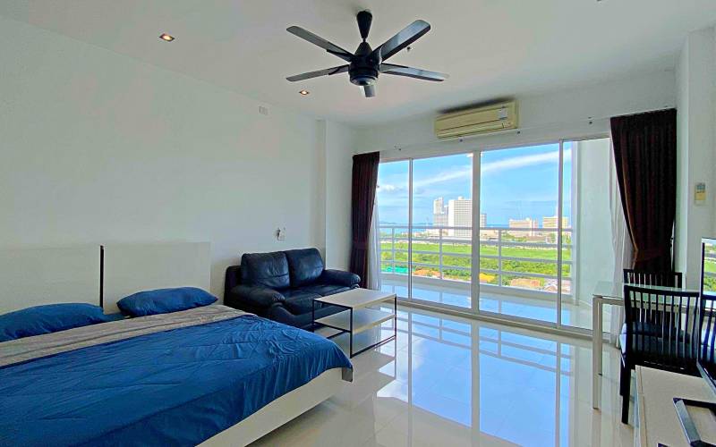 Mid-floor, studio unit, for rent, ocean view, View Talay 5D, Jomtien, ocean view