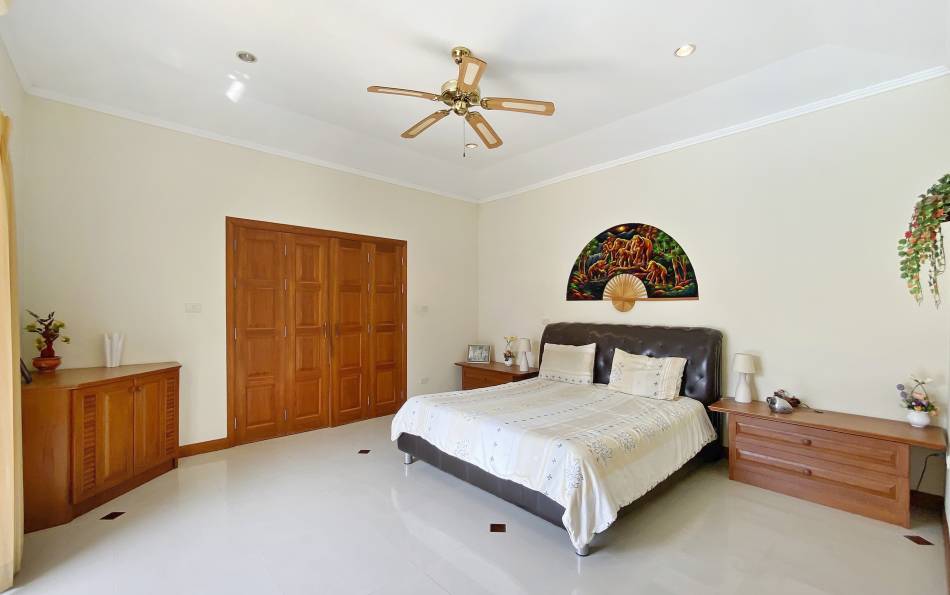 3 bedroom, pool villa, Paragorn Park, Huay Yai, half a rai, for sale, Pattaya