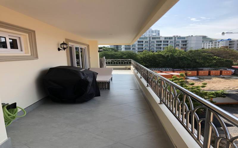 large, condo, fully renovated, for sale, Cozy Beach, Pattaya, large balcony, ocean view