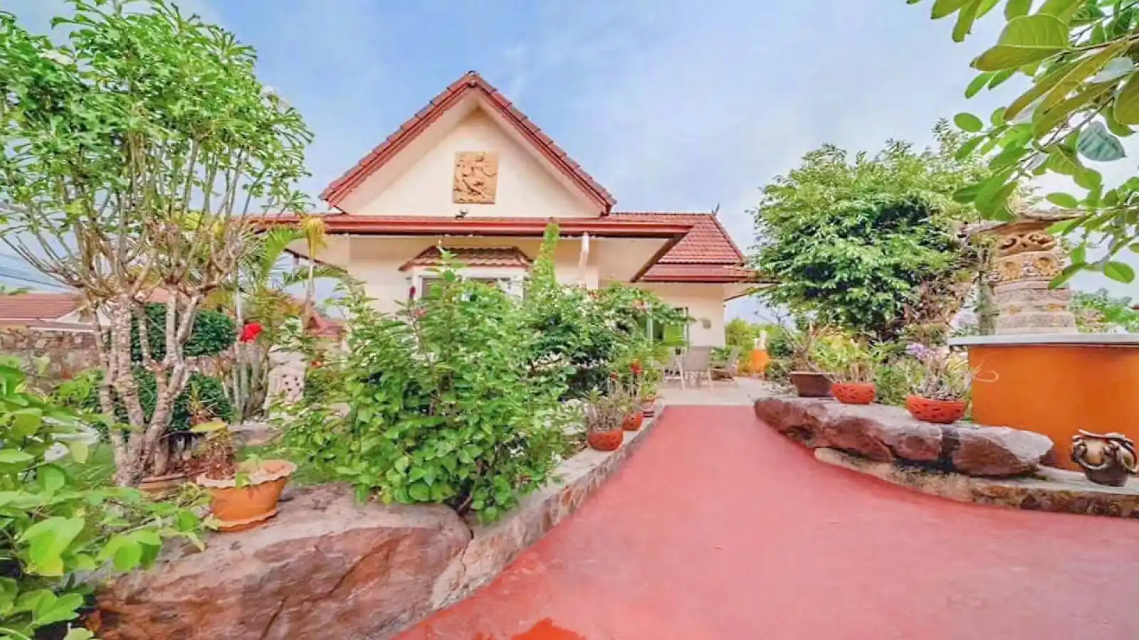 6-bedroom, Pool Villa, Huay Yai, for sale, large land plot, 