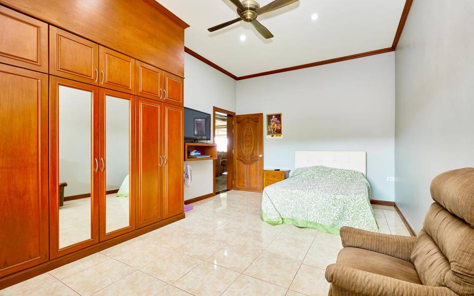 6-bedroom, pool villa, for sale, Mabprachan Lake, large land, East Pattaya