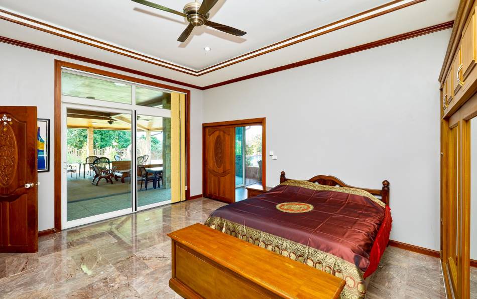 6-bedroom, pool villa, for sale, Mabprachan Lake, large land, East Pattaya