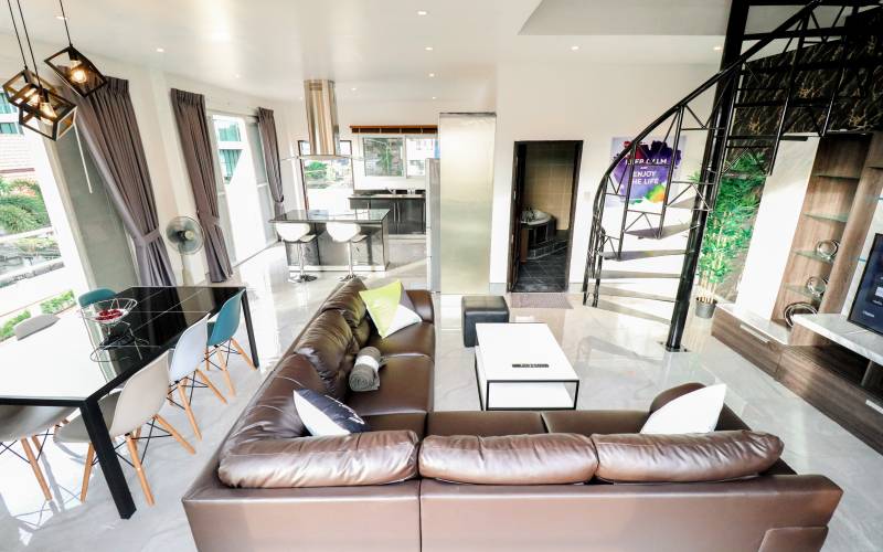 stunning, 2-bedroom, condo, for rent, Pratumnak, baht-bus