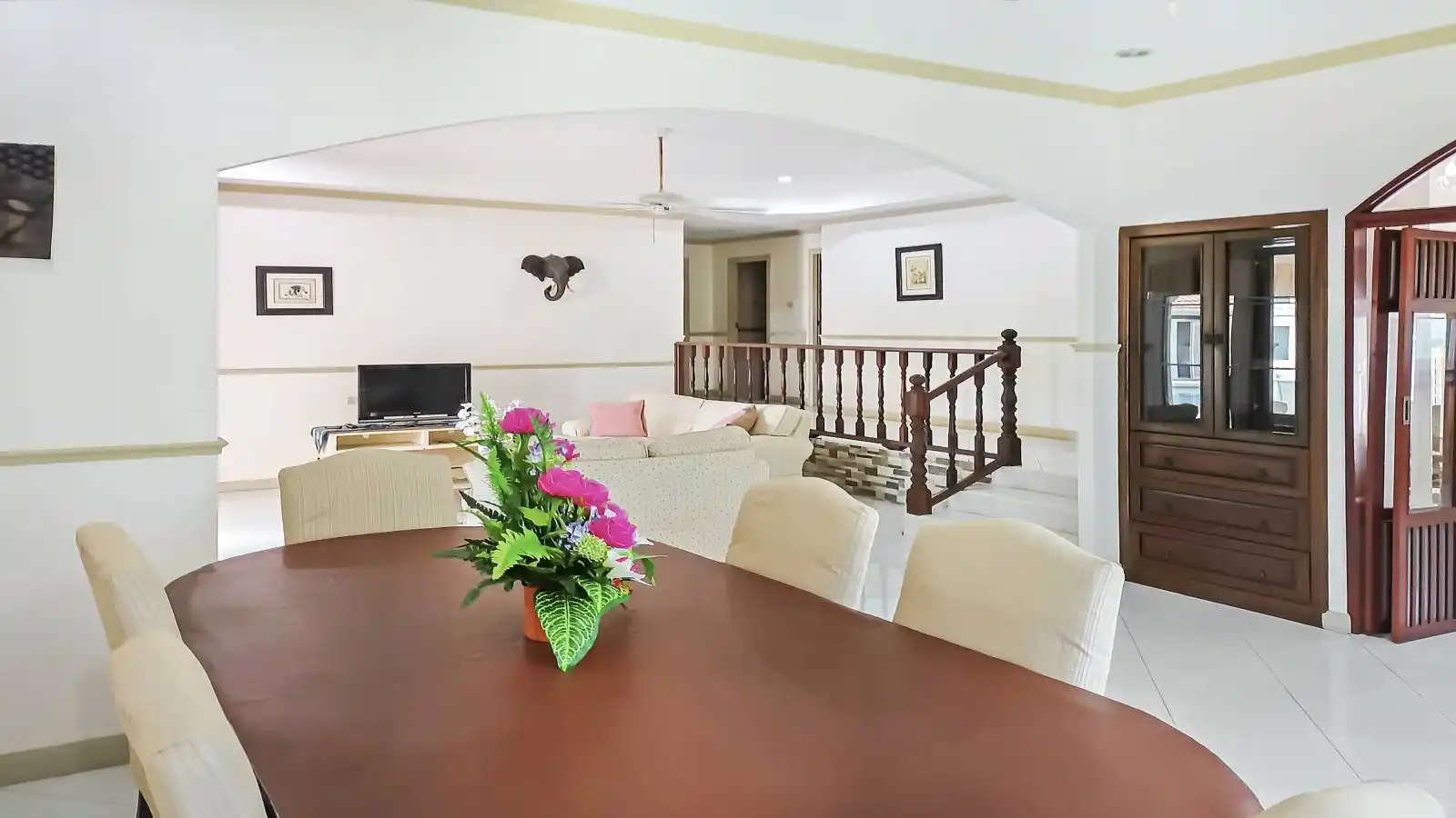 3-bedroom, 4-bathroom pool villa in Nong Pla Lai, East Pattaya. Spacious 350 sqm living area, saltwater pool, large plot. Needs renovation and upgrades. Reduced price: 9.5M THB.