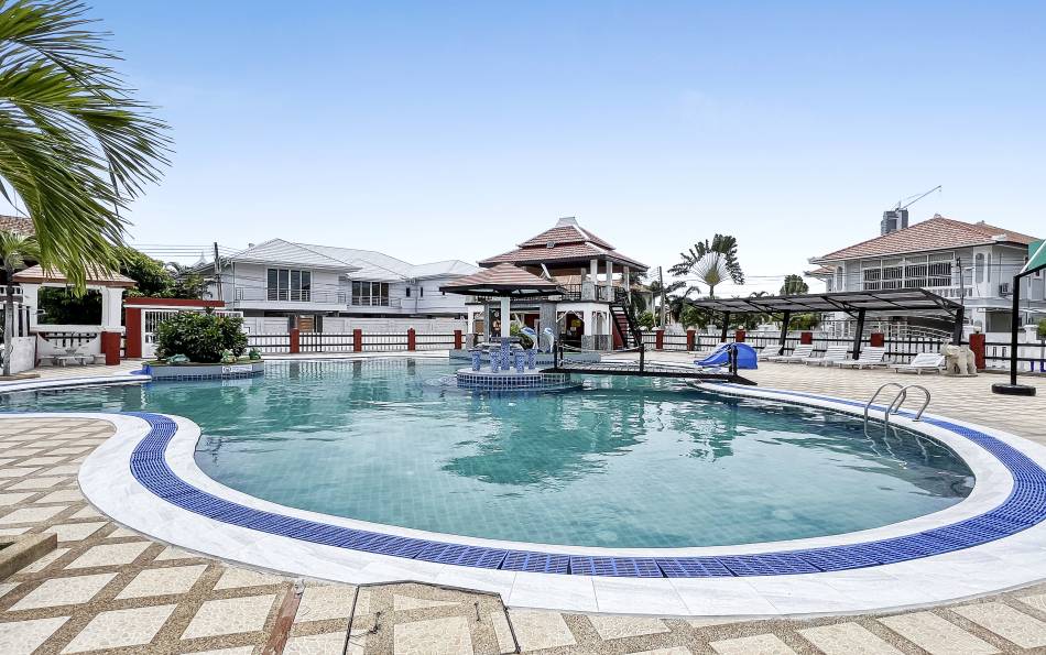 Pool villa for sale in Pattaya, Pattaya Lagoon Resort house, For sale with Seller Finance, Property Excellence