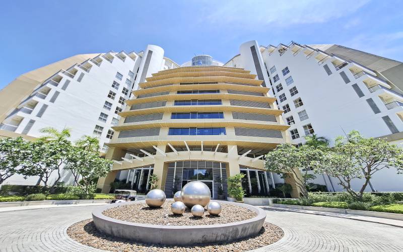 Beachfront condo for sale in Pattaya, The Cove Wongamat, Luxury property Pattaya, Pattaya condo for sale, Property Excellence