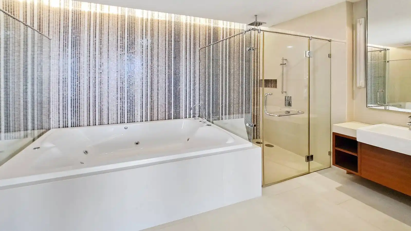 The Cove Wongamat Beach, 2 bedroom beachfront condo for sale, Exclusive real estate Pattaya, Property Excellence