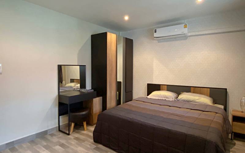 renovated, 2 bedroom, duplex, condo, for rent, Pratumnak Hill, baht-bus