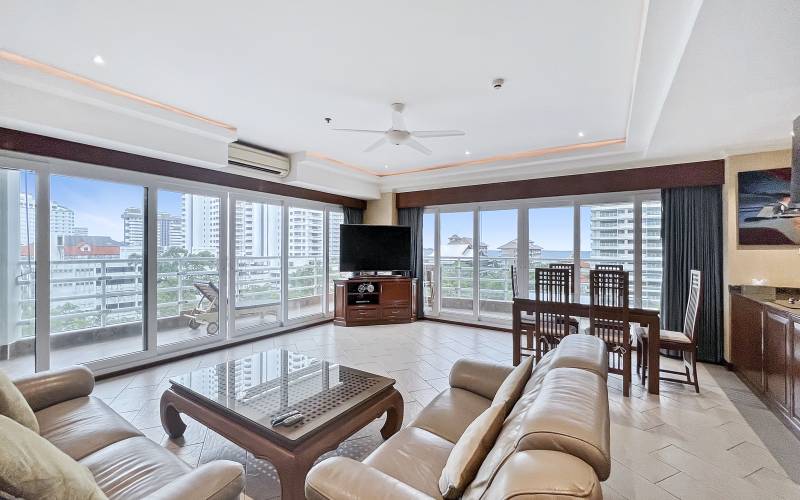 Large front corner unit for rent in View Talay 5D in Jomtien, Jomtien condos for rent, View Talay 5D Pattaya, Jomtien Properties, Condo rental Jomtien, Property Excellence