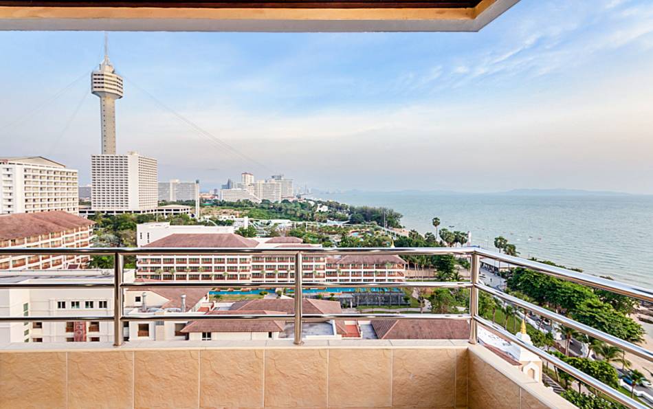 Large beachfront for sale on Pratuamnak, Pattaya beachfront condos, Luxury condo for sale in Pattaya, Pratumnak properties, Property Excellence Pattaya