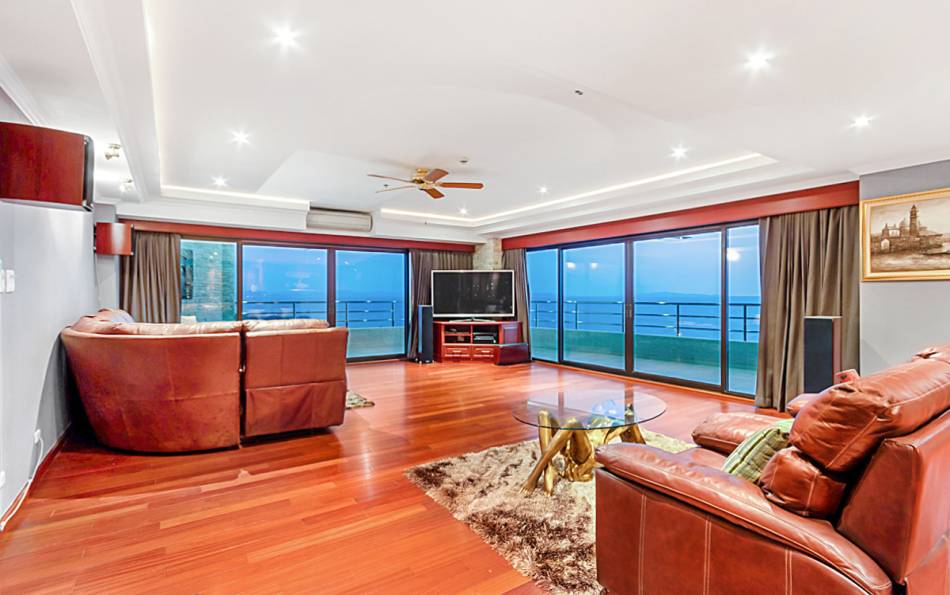 Large beachfront for sale on Pratuamnak, Pattaya beachfront condos, Luxury condo for sale in Pattaya, Pratumnak properties, Property Excellence Pattaya