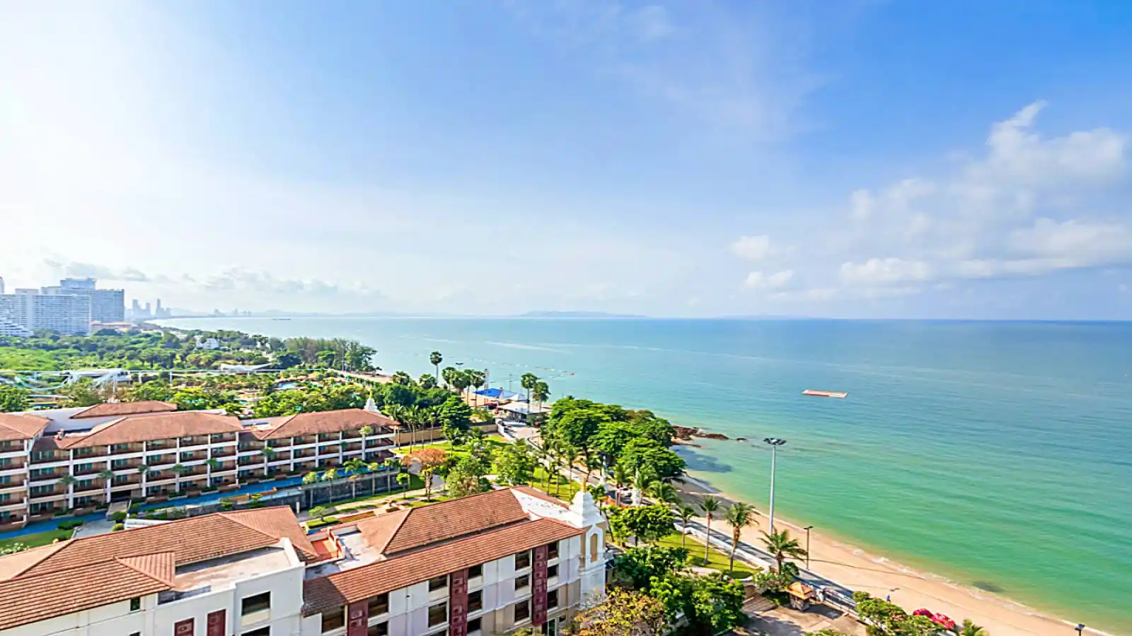 Large beachfront for sale on Pratuamnak, Pattaya beachfront condos, Luxury condo for sale in Pattaya, Pratumnak properties, Property Excellence Pattaya
