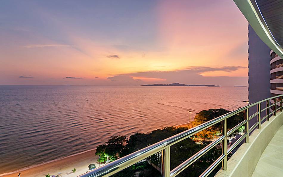 Large beachfront for sale on Pratuamnak, Pattaya beachfront condos, Luxury condo for sale in Pattaya, Pratumnak properties, Property Excellence Pattaya
