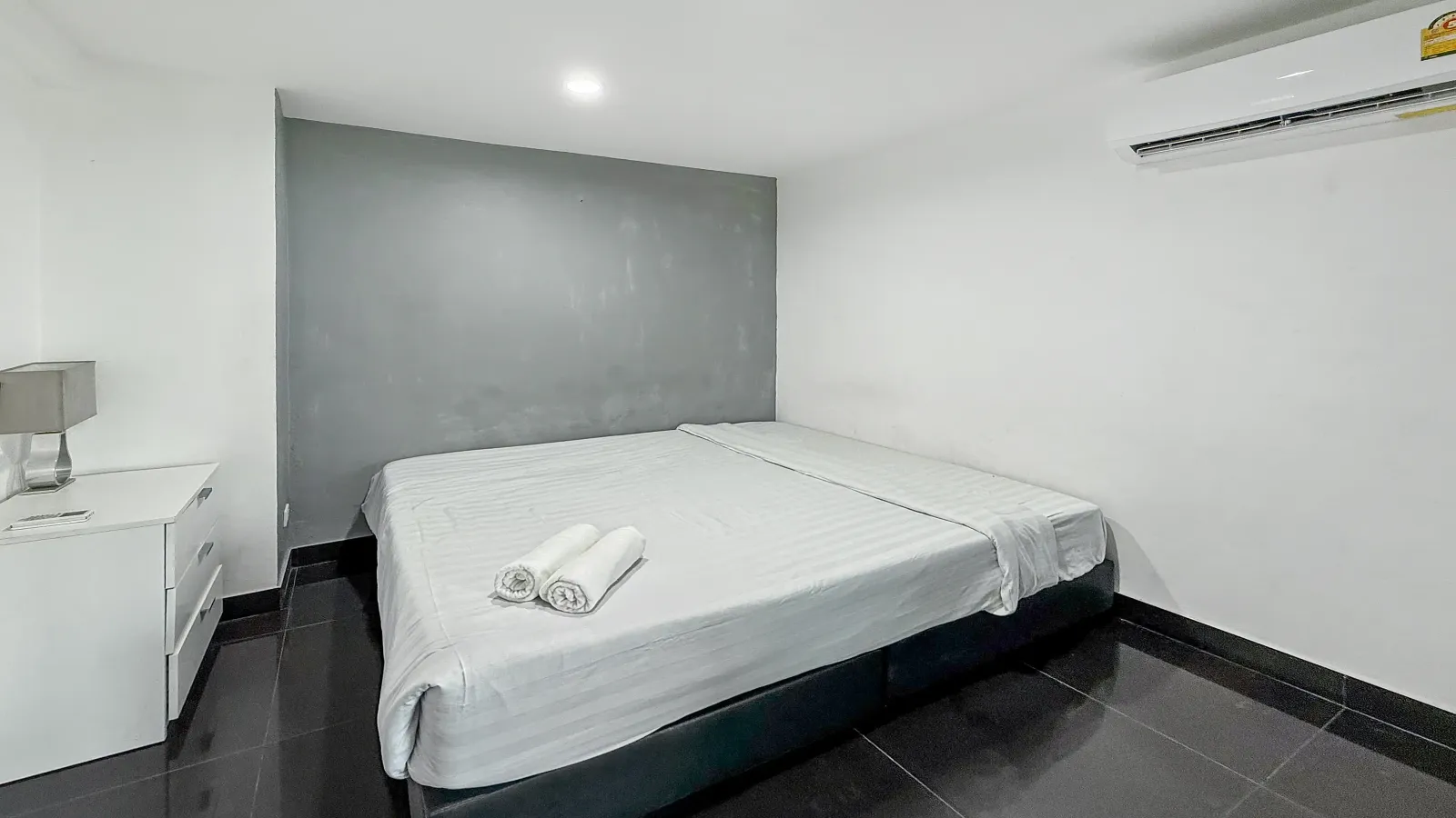 Cheap 2 bedroom condo for rent Pratumnak, condo for rent Pratumnak, Leading Pattaya Estate Agent, Property Excellence