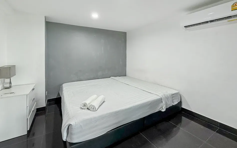 Cheap 2 bedroom condo for rent Pratumnak, condo for rent Pratumnak, Leading Pattaya Estate Agent, Property Excellence