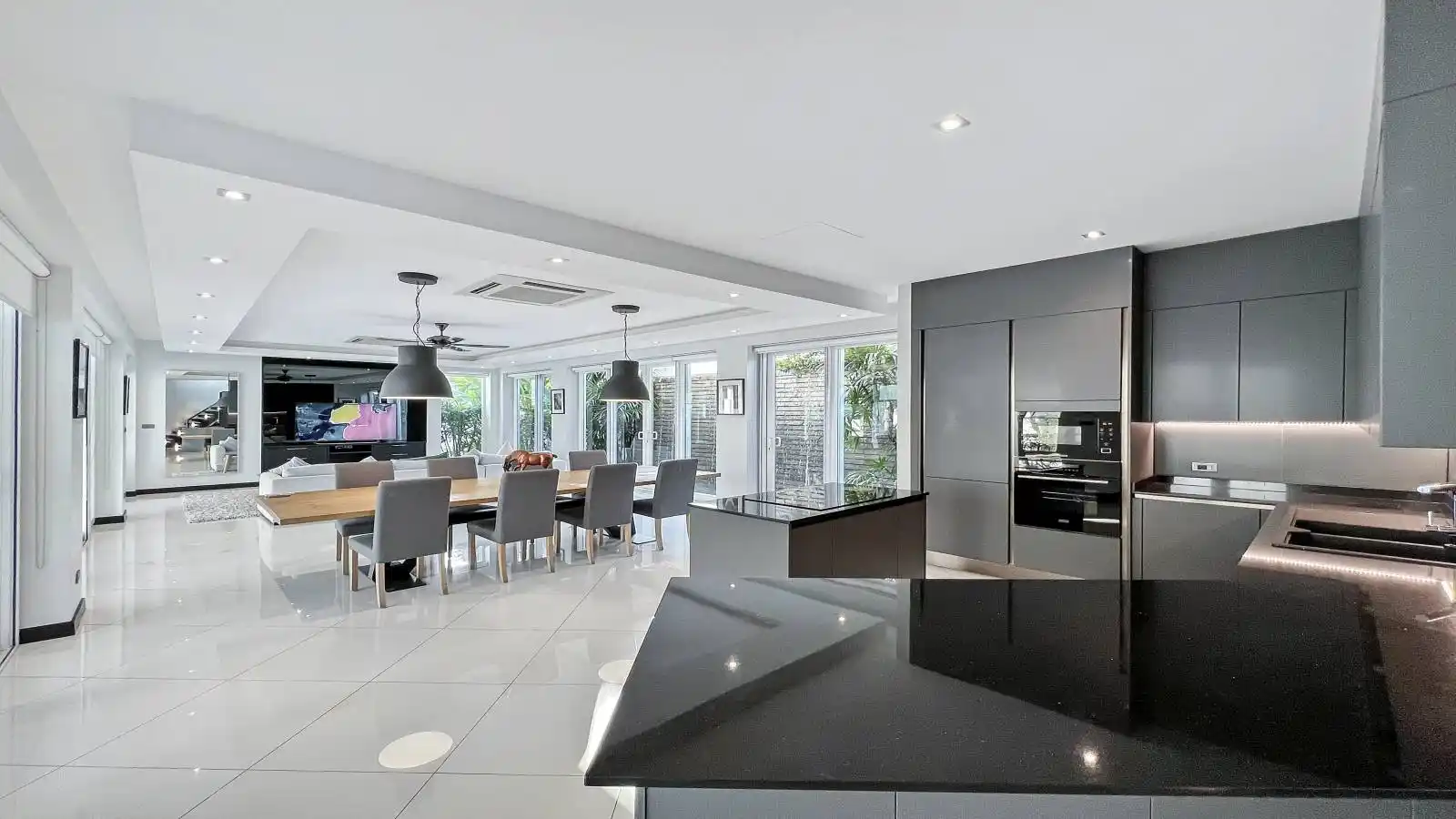 Palm Oasis Jomtien, Palm Oasis Jomtien house for sale, Fully renovated house for sale in Jomtien, Luxury house for sale in Pattaya, Luxury house for sale in Jomtien, Jomtien property expert, Property Excellence