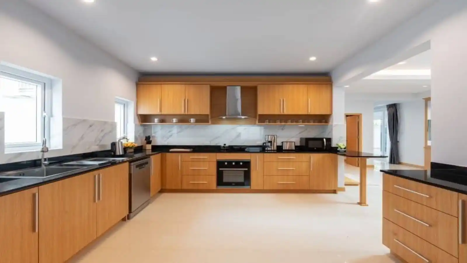 Pattaya, Chonburi, 8 Bedrooms Bedrooms, ,9 BathroomsBathrooms,House,For Sale,1963